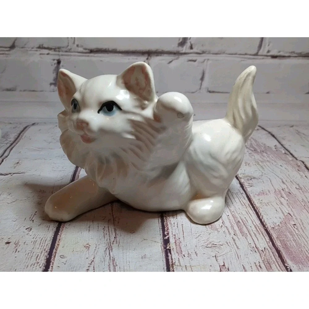 Vintage White Persian Cat Figurine Planter Blue Eyes With Playful Kitten‎
